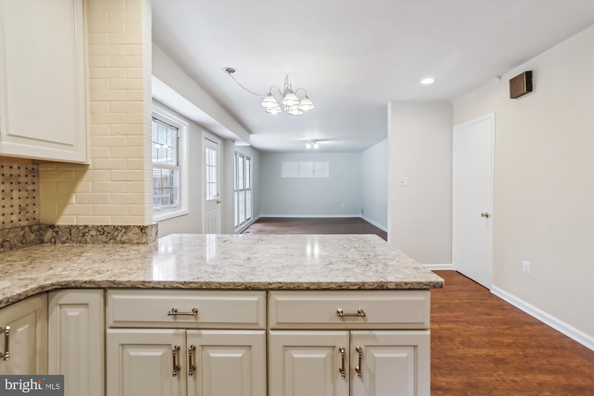 3909 Woodlawn Road Chevy Chase, MD 20815 - Photo 15 of 54 Kitchen