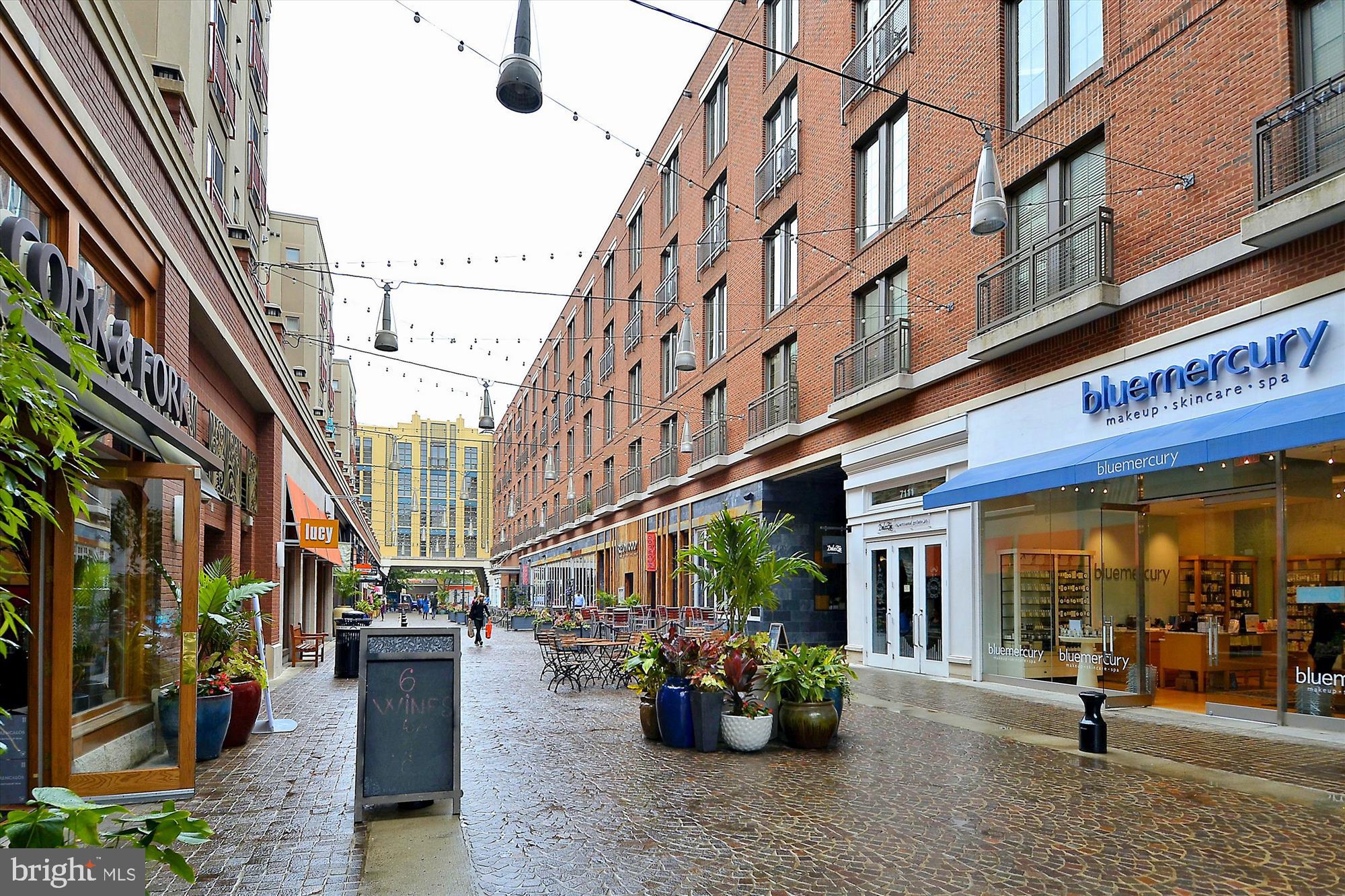 3909 Woodlawn Road Chevy Chase, MD 20815 - Photo 45 of 54 a view of a building with sitting area