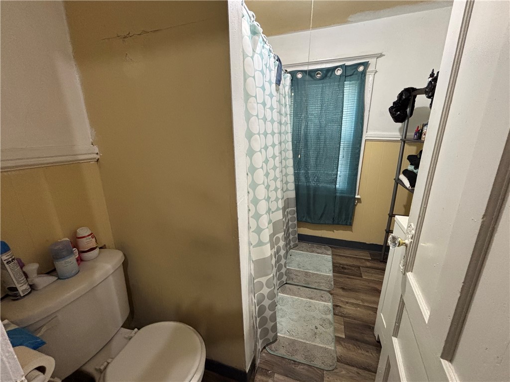 28 Cedar Street Rochester, NY 14611 - Photo 12 of 14 2nd Floor Full Bathroom