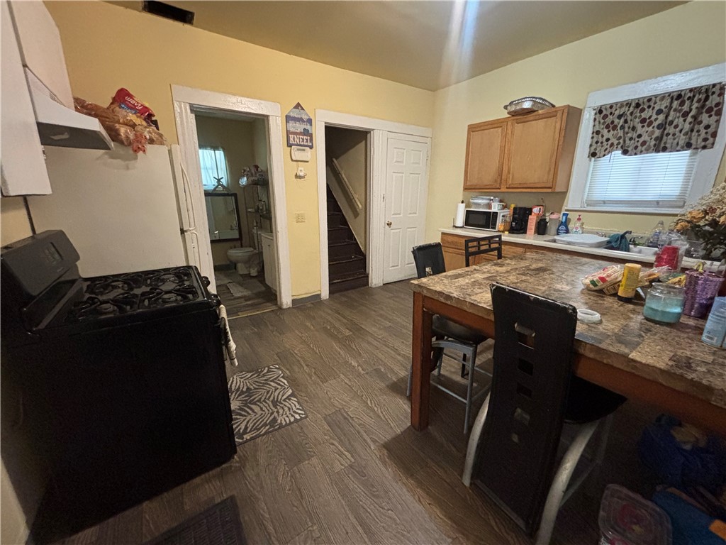 28 Cedar Street Rochester, NY 14611 - Photo 4 of 14 Kitchen