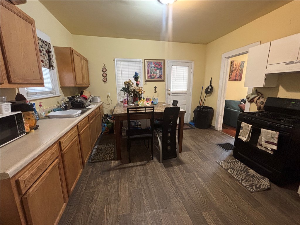 28 Cedar Street Rochester, NY 14611 - Photo 5 of 14 Kitchen