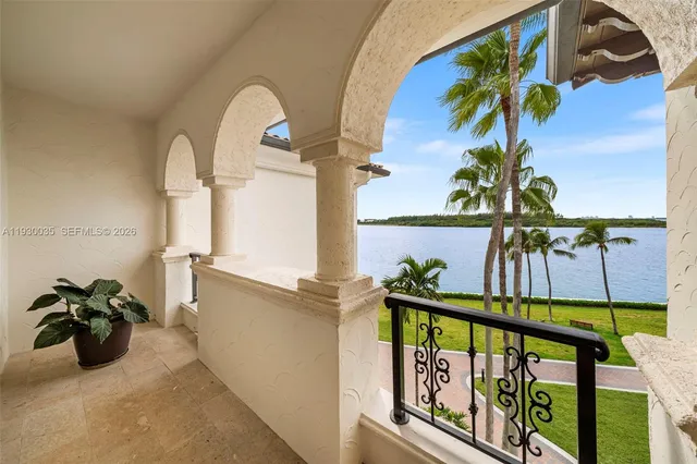 $4,500,000 | 2245 Fisher Island Drive, Unit 3405, Miami Beach, FL 33109