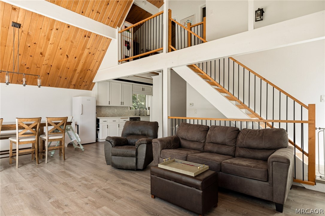 316 Pioneer Road Lake Arrowhead, CA 92352 - Photo 3 of 35 a living room with furniture and a wooden floor