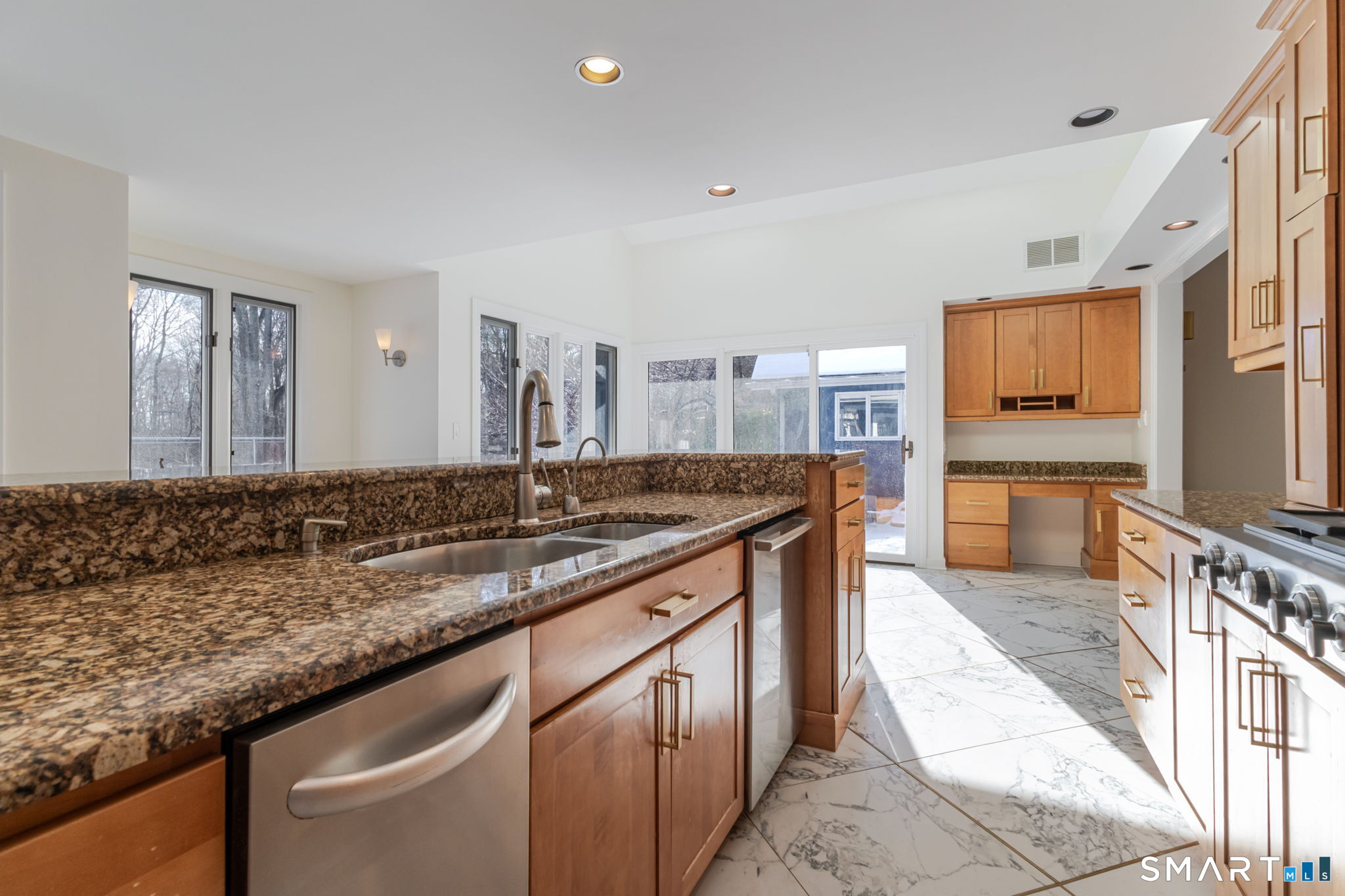 5 Mohawk Lane Woodbridge, CT 06525 - Photo 22 of 48 KITCHEN