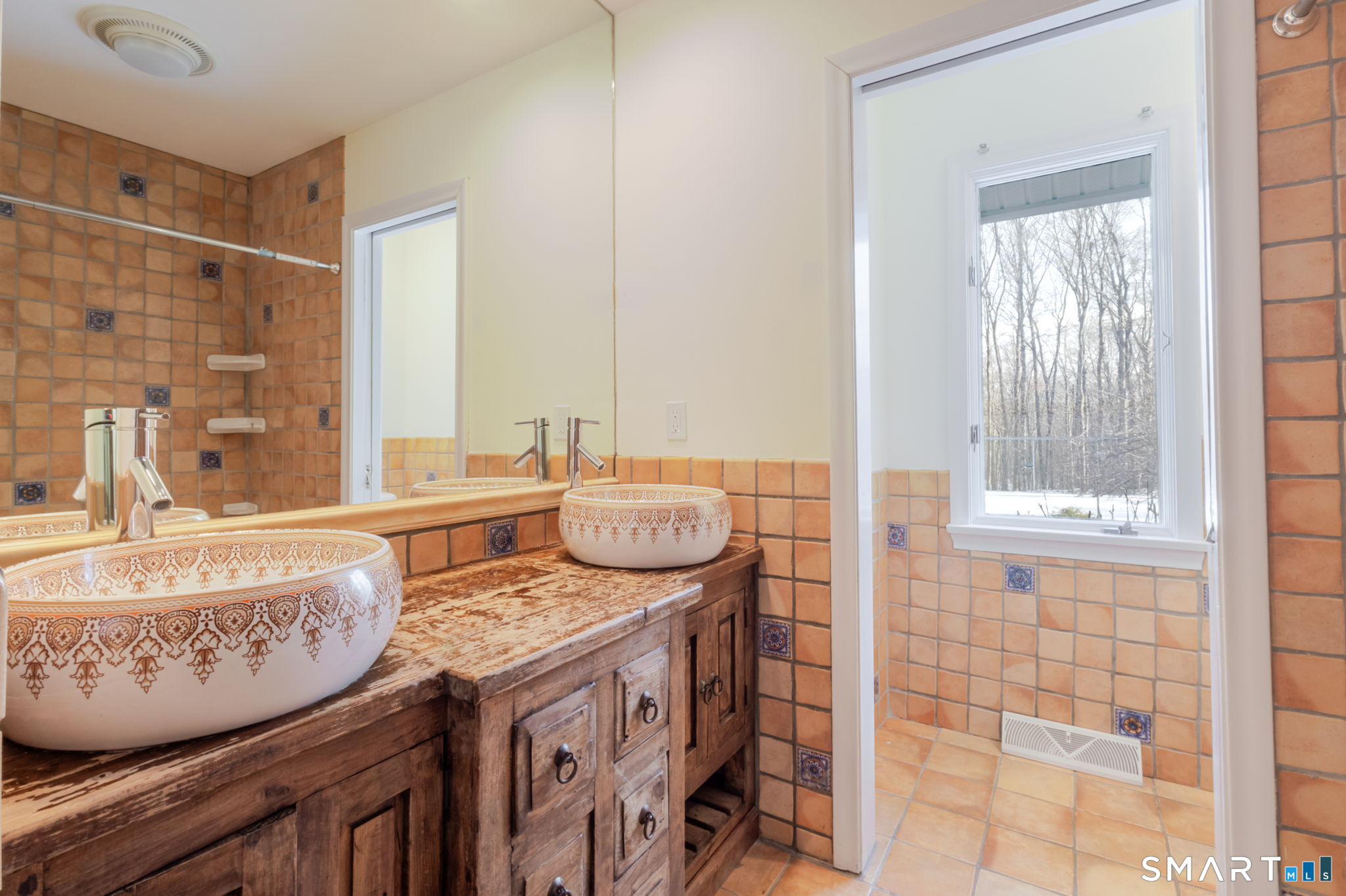 5 Mohawk Lane Woodbridge, CT 06525 - Photo 35 of 48 HALL BATH