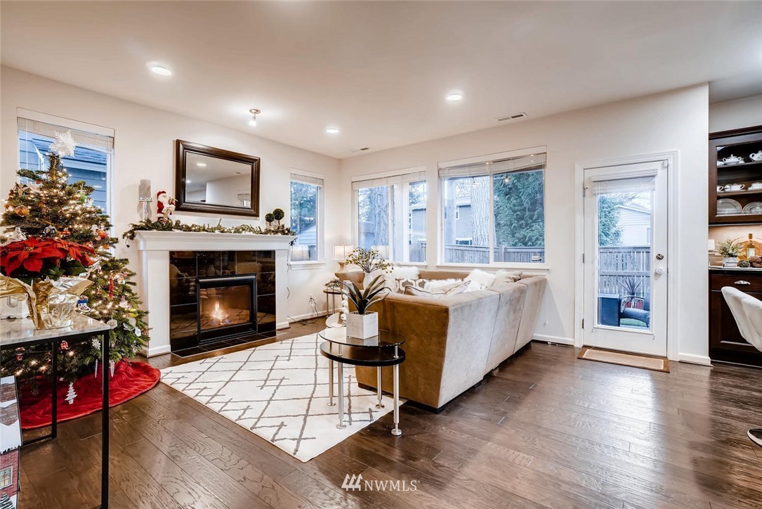 3702 198th Place Southeast Bothell, WA 98012 - Photo 4 of 25 Gallery Image 4