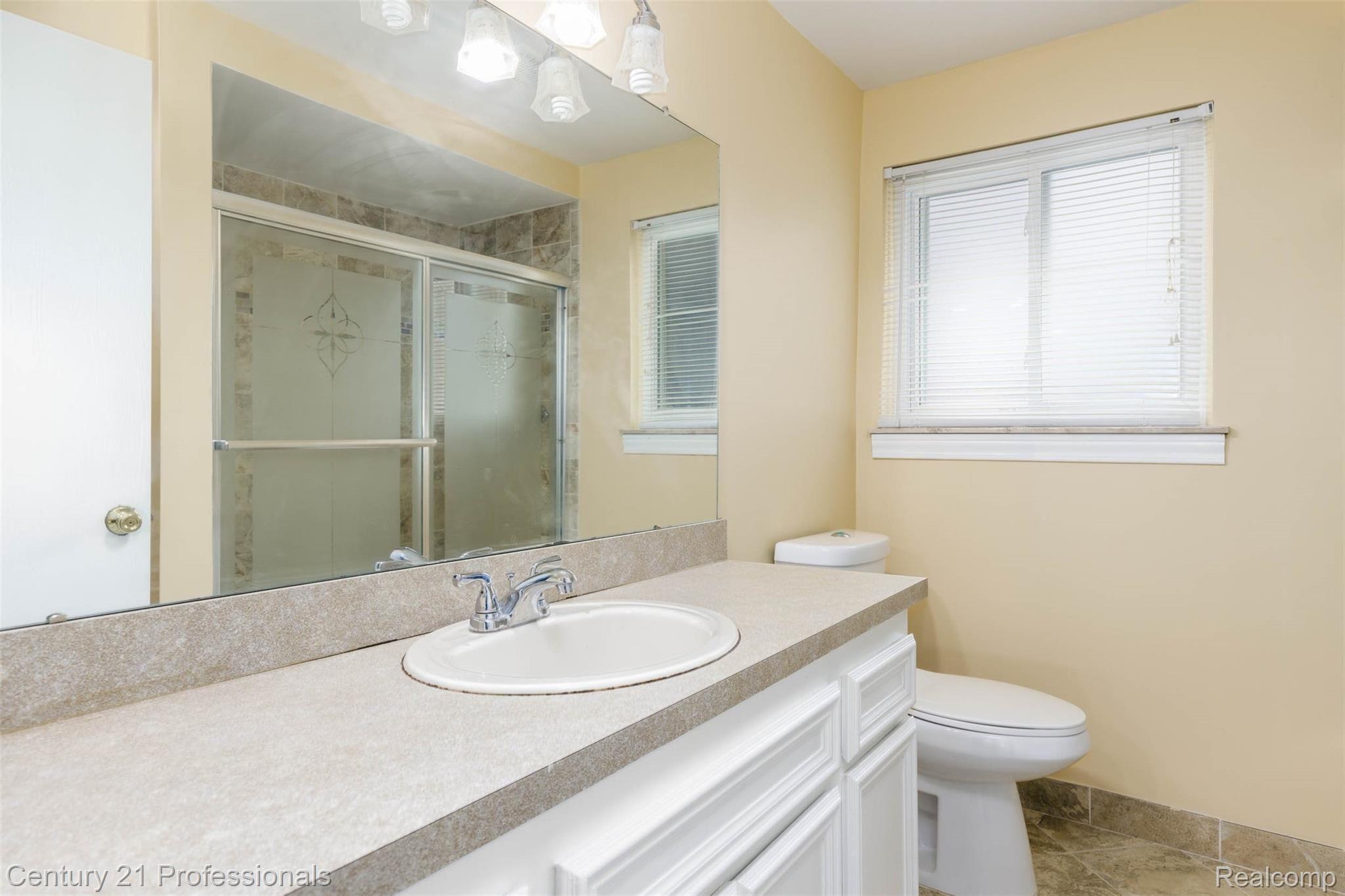 3154 Elmcrest Road Sterling Heights, MI 48310 - Photo 28 of 34 3154 Elmcrest Rd-28.jpg