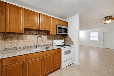 $155,000 | 850 East Commercial Boulevard, Unit 250F, Oakland Park, FL 33334