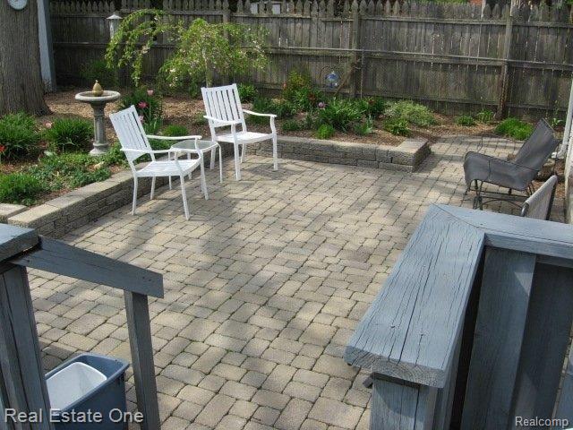16333 Farmington Road Livonia, MI 48154 - Photo 21 of 25 delightful patio