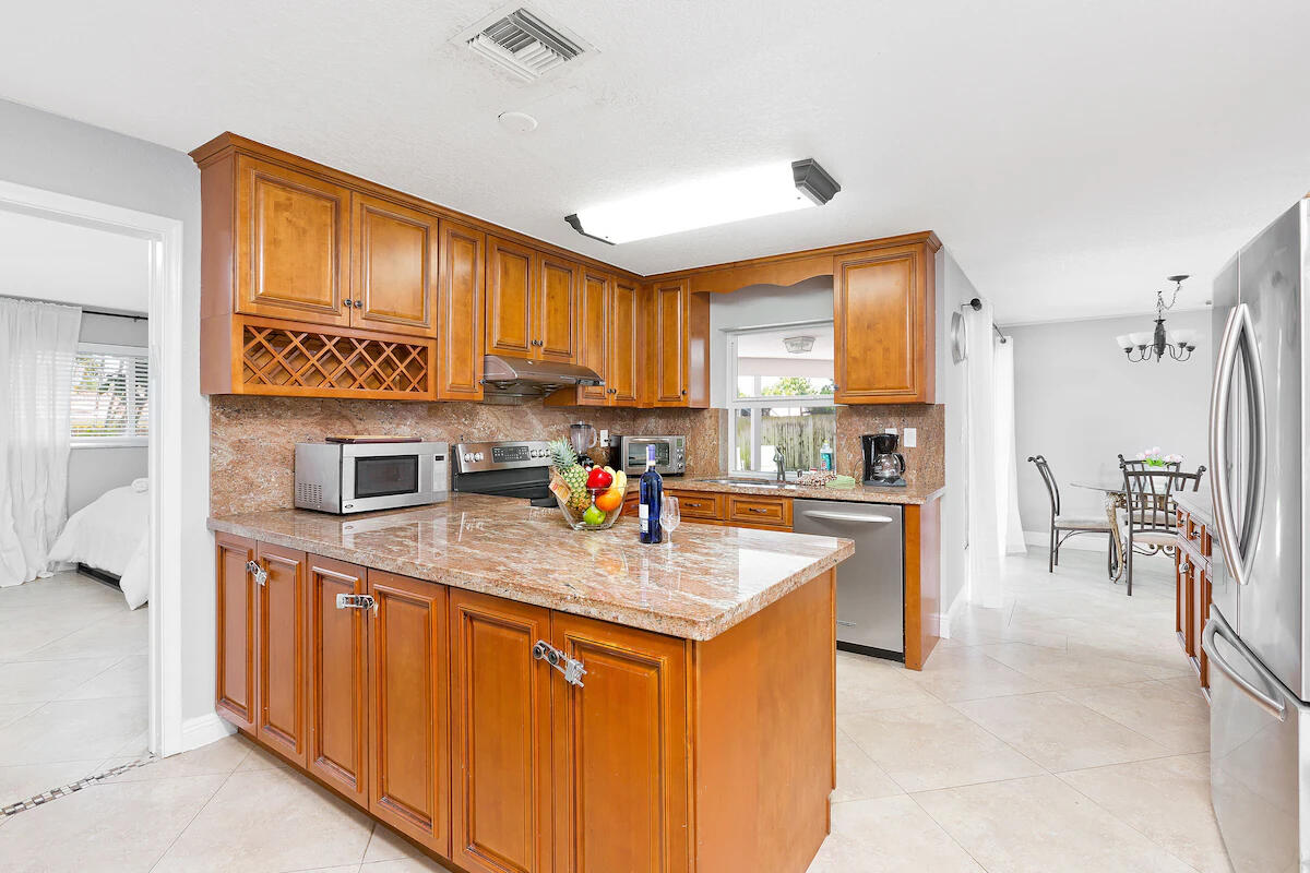 4348 Northwest 2nd Terrace Boca Raton, FL 33431 - Photo 5 of 35 89b46020