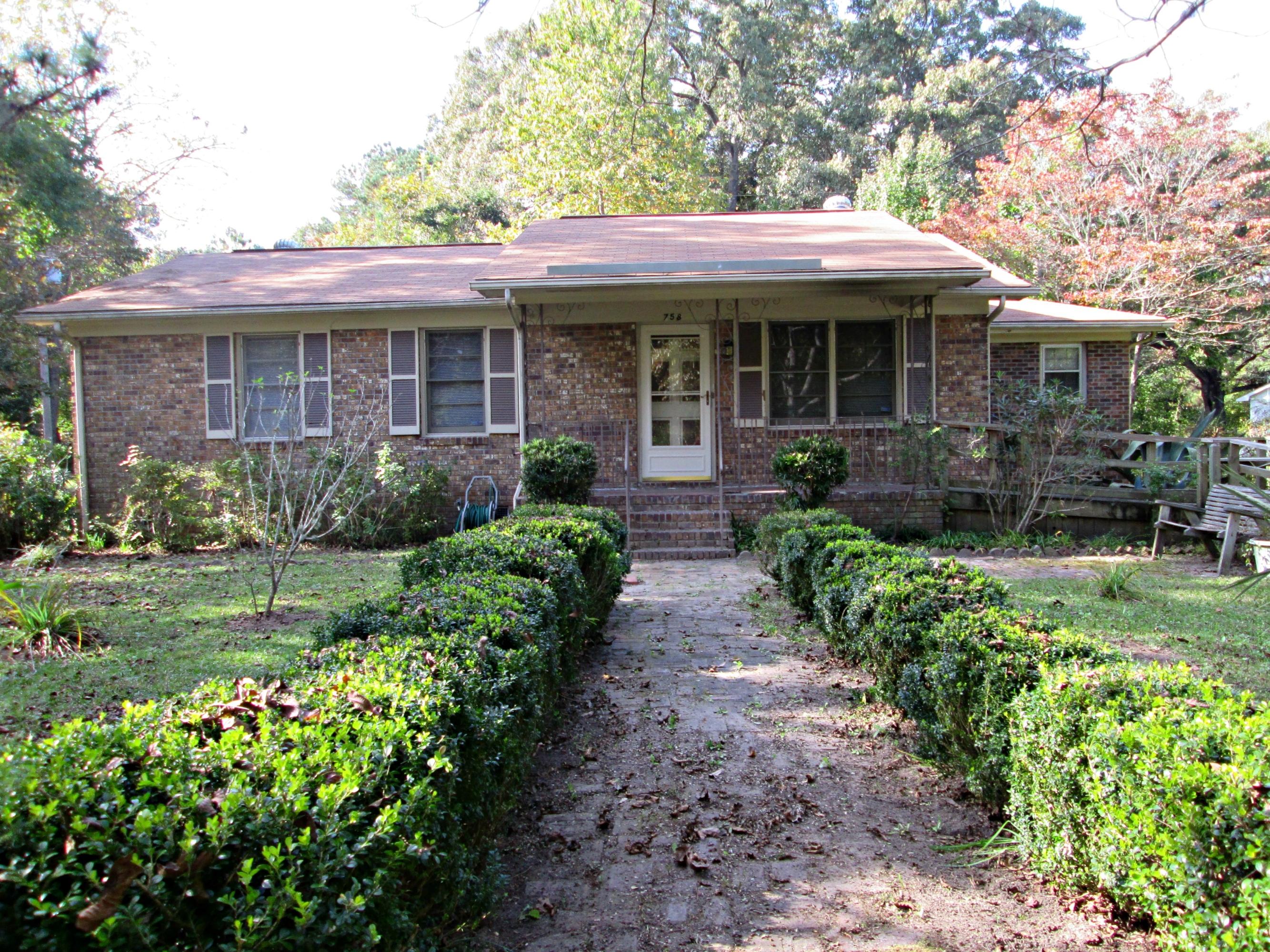 758 Main Road Johns Island, SC 29455 - Photo 2 of 20 Front of Home 2