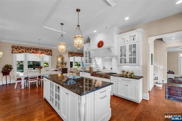 $2,950,000 | 11 Oconnors Lane, Old Tappan, NJ 07675