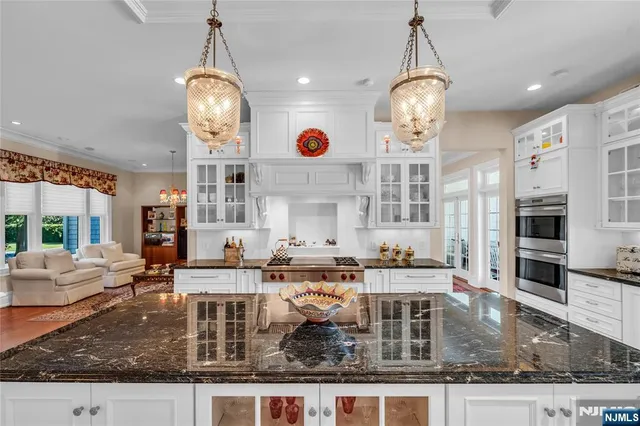 $2,950,000 | 11 Oconnors Lane, Old Tappan, NJ 07675