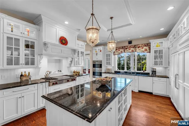 $2,950,000 | 11 Oconnors Lane, Old Tappan, NJ 07675