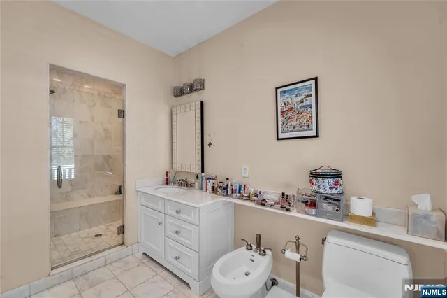 $2,950,000 | 11 Oconnors Lane, Old Tappan, NJ 07675