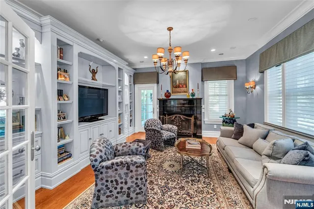 $2,950,000 | 11 Oconnors Lane, Old Tappan, NJ 07675