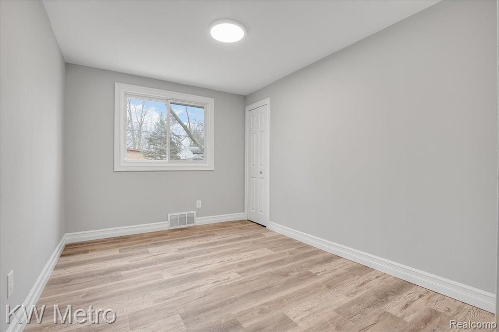 29270 Rambling Road Southfield, MI 48076 - Photo 15 of 33