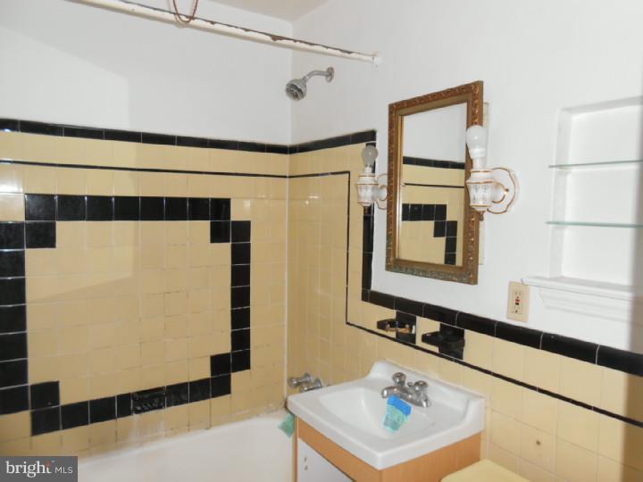613 Andover Road Upper Darby, PA 19082 - Photo 12 of 16