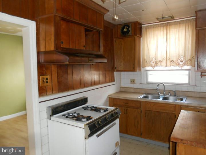 613 Andover Road Upper Darby, PA 19082 - Photo 7 of 16