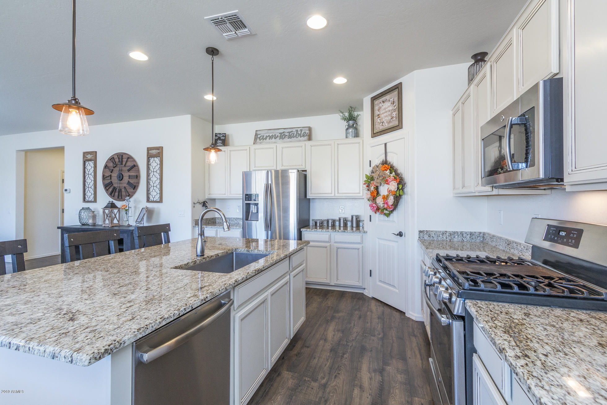7) KITCHEN