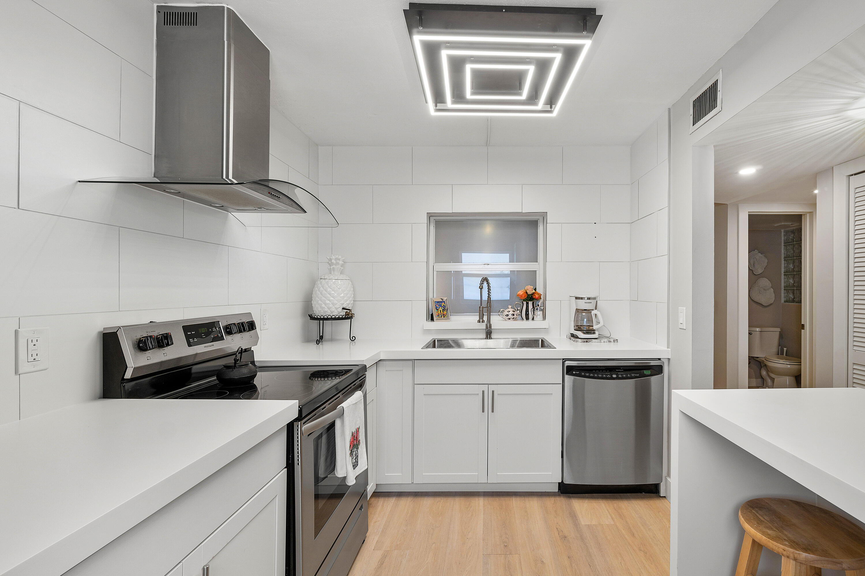 2805 Southwest 22nd Avenue, Unit 1040 Delray Beach, FL 33445 - Photo 1 of 17 Kitchen