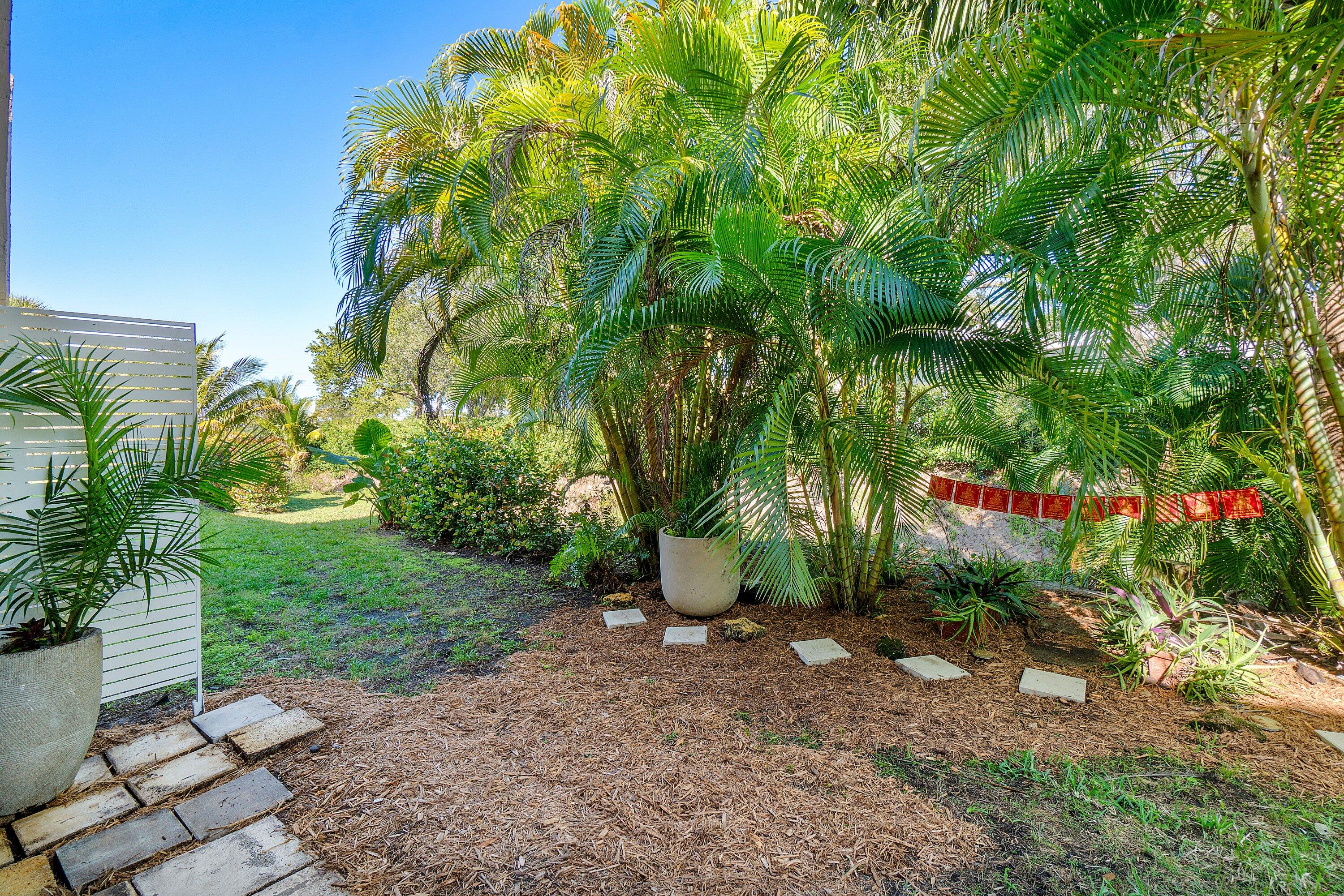 2805 Southwest 22nd Avenue, Unit 1040 Delray Beach, FL 33445 - Photo 16 of 17 Backyard