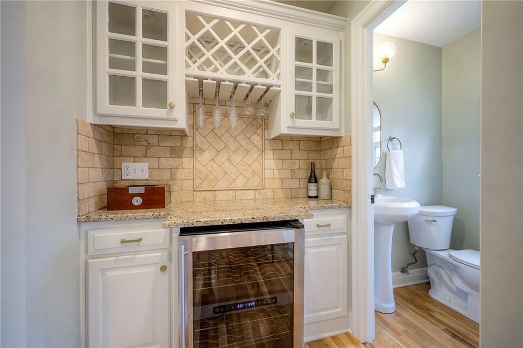 8025 Tomahawk Road Prairie Village, KS 66208 - Photo 15 of 39