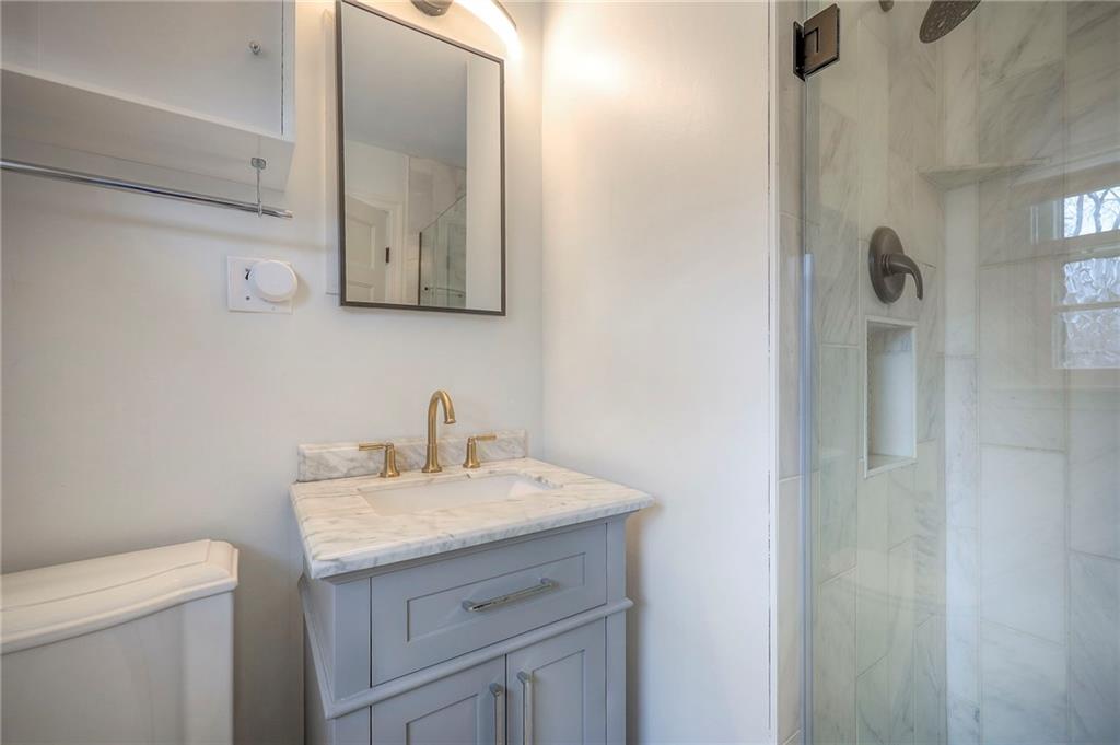 8025 Tomahawk Road Prairie Village, KS 66208 - Photo 21 of 39