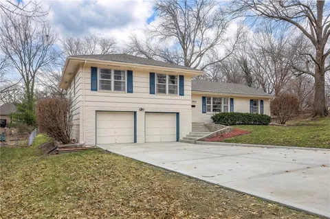 $525,000 | 8025 Tomahawk Road, Prairie Village, KS 66208