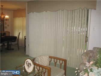 70101 Delaire Landing Road, Unit 101 Philadelphia, PA 19114 - Photo 12 of 12 Living Room