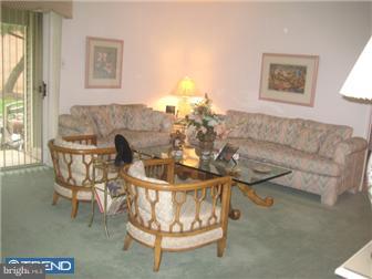 70101 Delaire Landing Road, Unit 101 Philadelphia, PA 19114 - Photo 3 of 12 Living Room