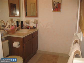 70101 Delaire Landing Road, Unit 101 Philadelphia, PA 19114 - Photo 9 of 12 Bathroom