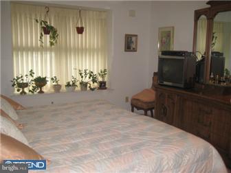 70101 Delaire Landing Road, Unit 101 Philadelphia, PA 19114 - Photo 10 of 12 Bedroom - Main