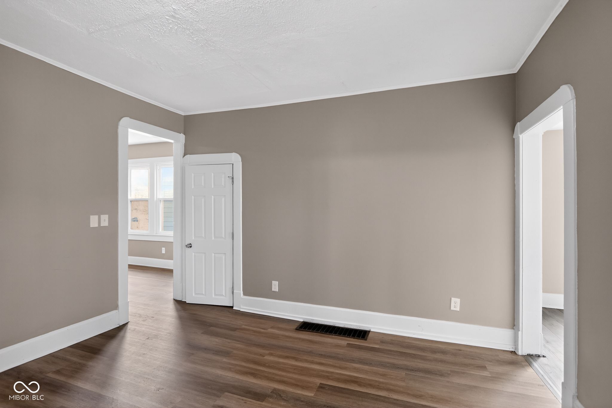 2142 Webb Street Indianapolis, IN 46225 - Photo 4 of 33