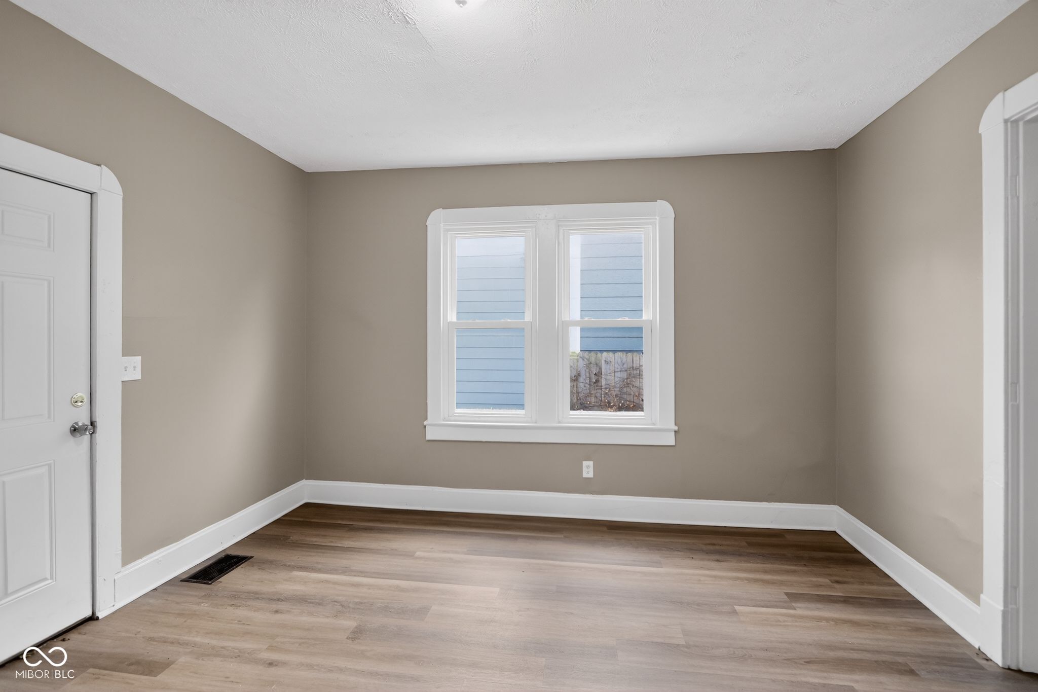 2142 Webb Street Indianapolis, IN 46225 - Photo 6 of 33