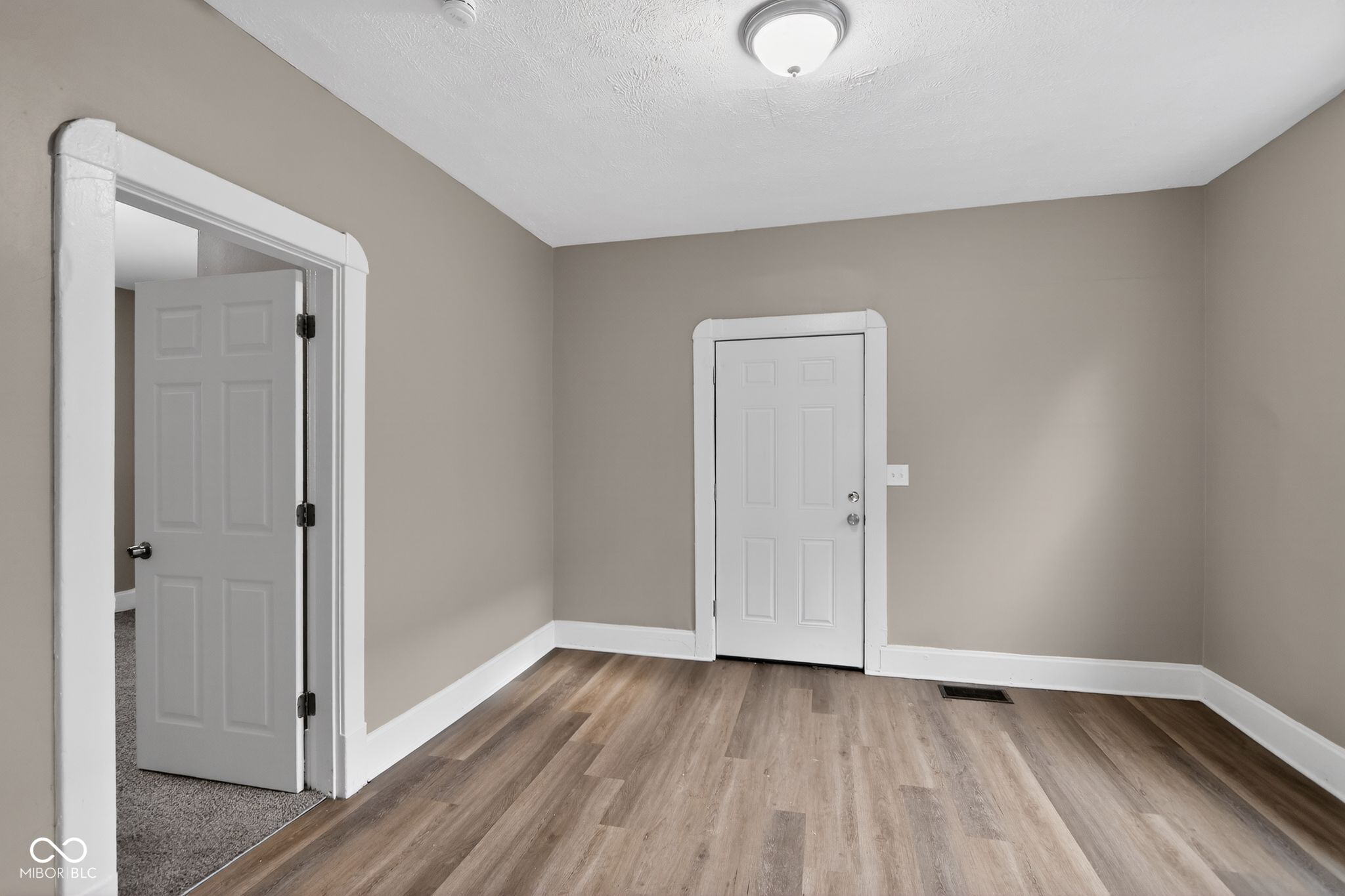 2142 Webb Street Indianapolis, IN 46225 - Photo 9 of 33