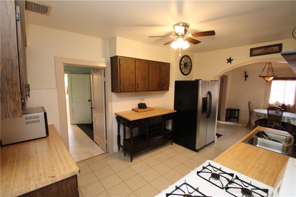 104 Sutherland Road Jeannette, PA 15644 - Photo 5 of 23 kitchen.
