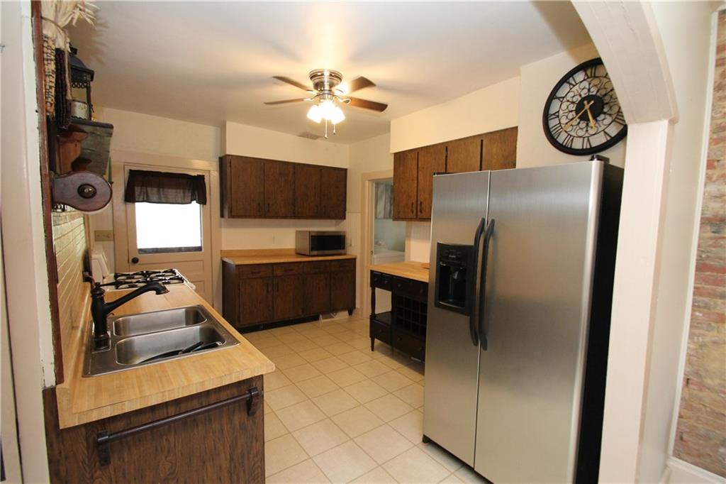 104 Sutherland Road Jeannette, PA 15644 - Photo 6 of 23 kitchen
