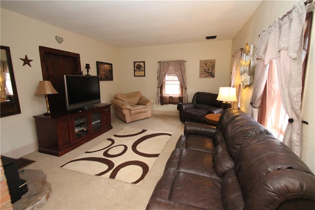 104 Sutherland Road Jeannette, PA 15644 - Photo 10 of 23 large living room