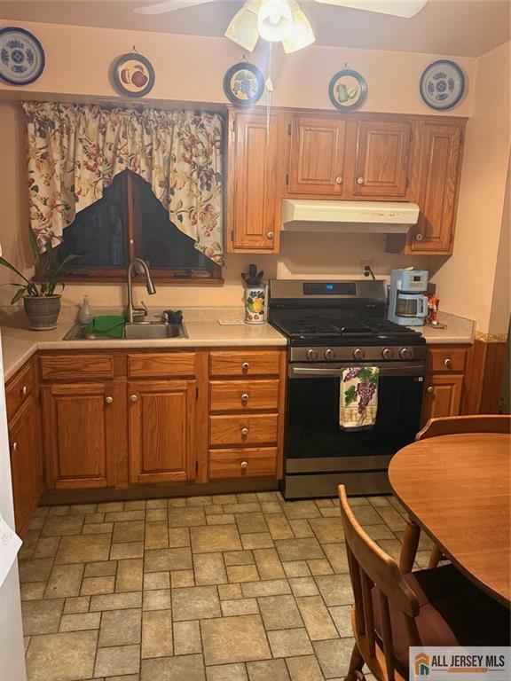 5 Meyer Road Edison, NJ 08817 - Photo 21 of 34 a kitchen with a stove and a table