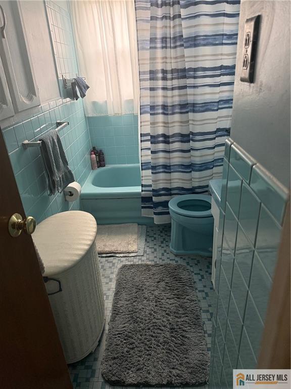 5 Meyer Road Edison, NJ 08817 - Photo 27 of 34 a bathroom with a sink and toilet