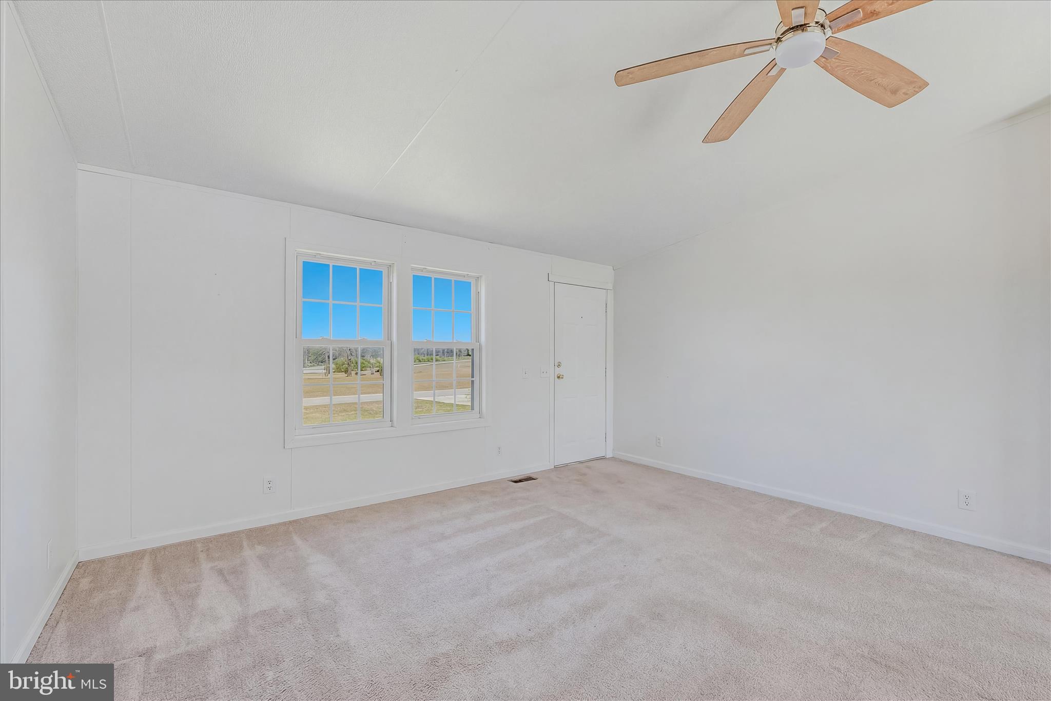 1420 Eppinger Road Berkeley Springs, WV 25411 - Photo 7 of 47 Living Room