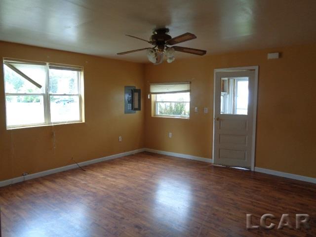 469 Riley Street Dundee, MI 48131 - Photo 4 of 13 31274172-3.JPG