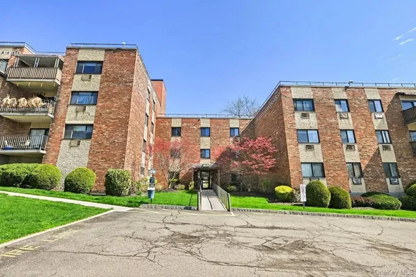 $425,000 | 115 Dehaven Drive, Unit 302, Yonkers, NY 10703
