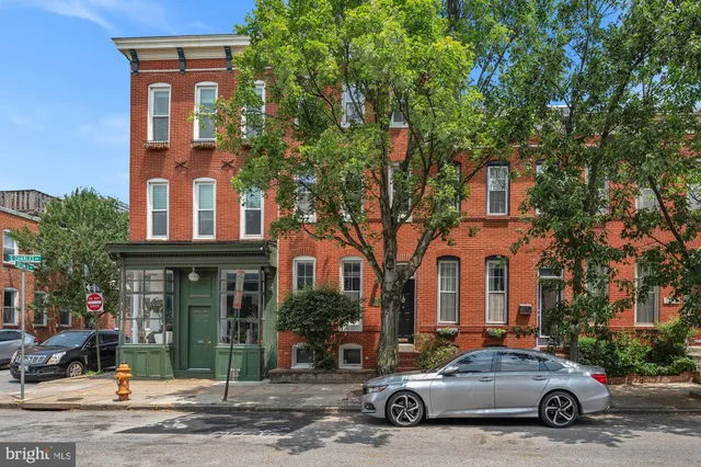 a car parked in front of a building