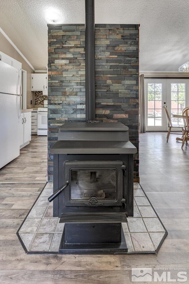 17625 Macaw Lane Reno, NV 89508 - Photo 15 of 40 a stove top oven sitting inside of a kitchen