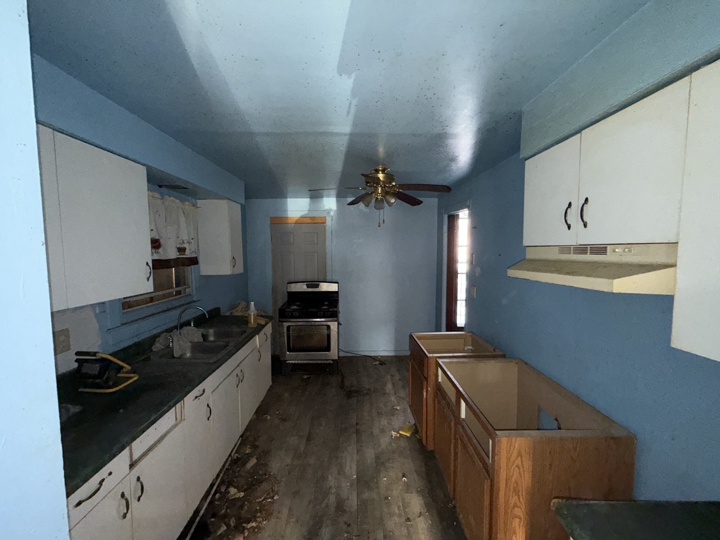4940 West Superior Street Chicago, IL 60644 - Photo 4 of 7 a kitchen with granite countertop a stove and a refrigerator