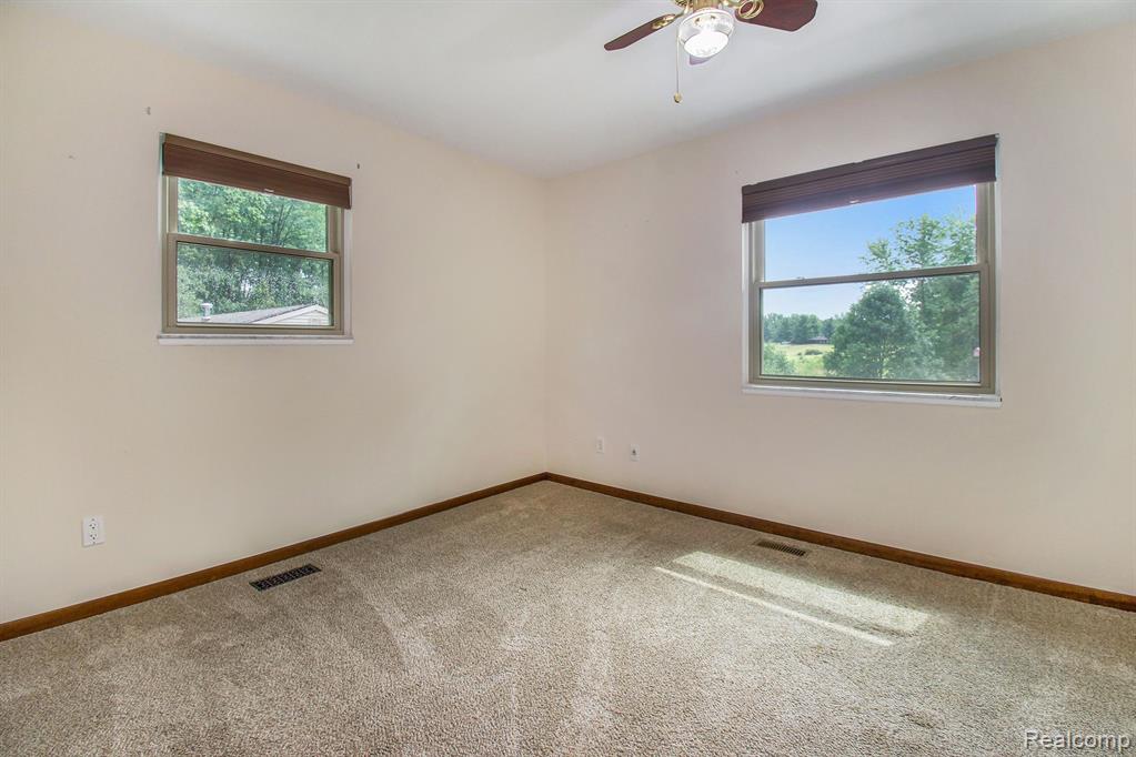 5749 Crandall Road Howell, MI 48855 - Photo 11 of 34