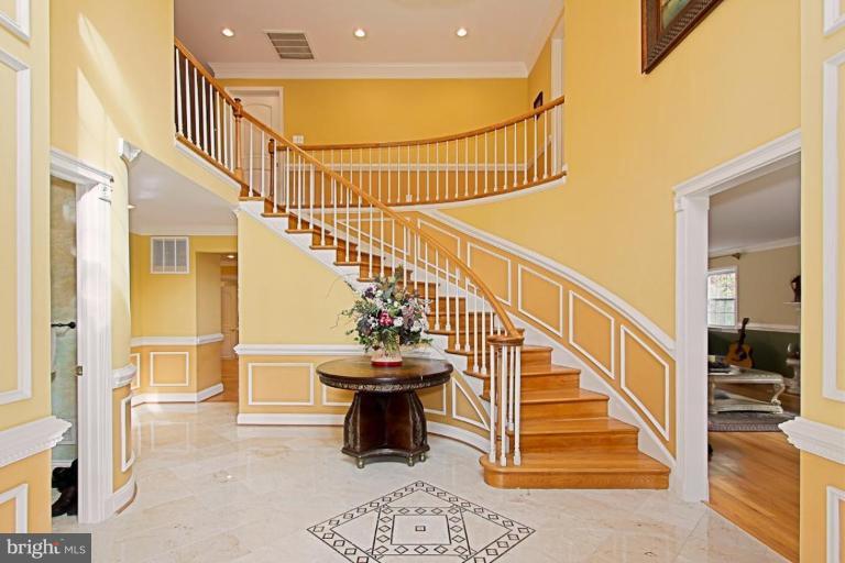 12000 Aintree Lane Reston, VA 20191 - Photo 12 of 30 Foyer