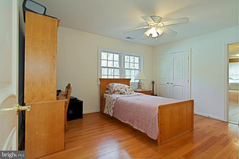 12000 Aintree Lane Reston, VA 20191 - Photo 20 of 30 Bedroom 3 of 5
